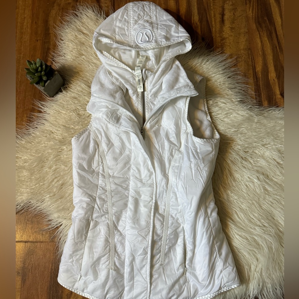 Lululemon Women’s Glacier Hooded Vest White